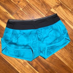 Lululemon Speed Up low rise short 2.5” inseam EUC